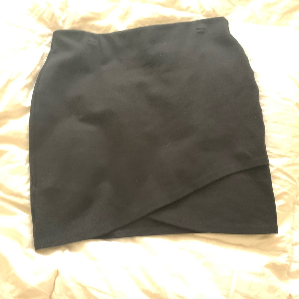Black cut mini skirt with stretchy band